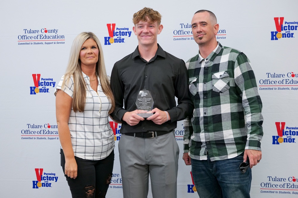 PVWH Student winner with parents