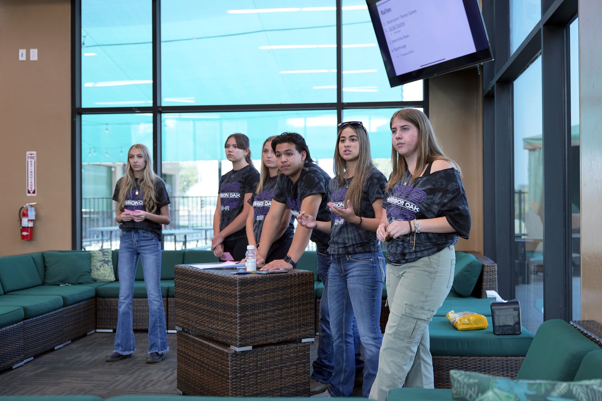 Mission Oak Students presenting to students